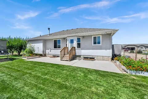 Exterior - 252 E 1875 S, Roosevelt, UT 84066 photo 5 of 6