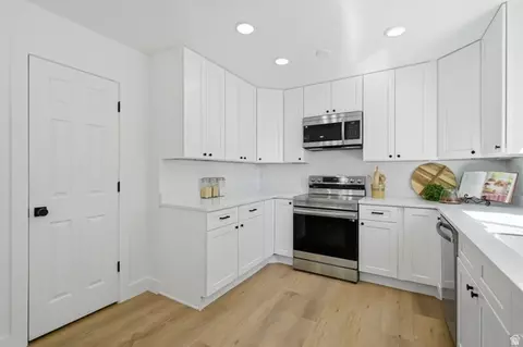 Kitchen - 472 E 1930 N, Orem, UT 84097 photo 3 of 6