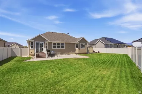 Exterior - 3531 W Cranefield Rd, Clinton, UT 84015 photo 5 of 7