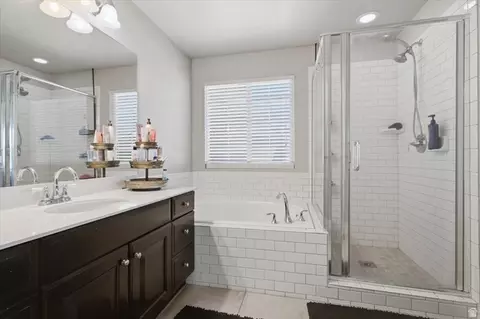 Bath - 3531 W Cranefield Rd, Clinton, UT 84015 photo 2 of 4