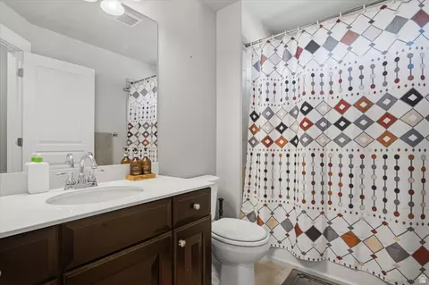 Bath - 3531 W Cranefield Rd, Clinton, UT 84015 photo 3 of 4