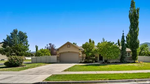 564 N Spring Meadow Ln W, Farmington, UT 84025