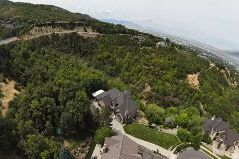 View/Area - 1776 S Temple Ct E, Bountiful, UT 84010 photo 16 of 19
