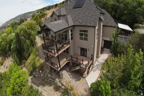 Exterior - 1776 S Temple Ct E, Bountiful, UT 84010 photo 13 of 18