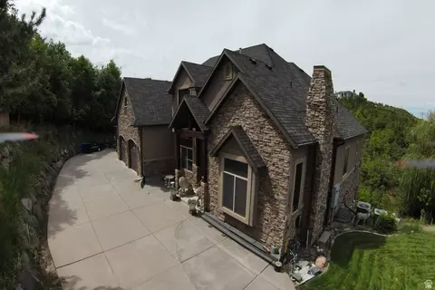 Exterior - 1776 S Temple Ct E, Bountiful, UT 84010 photo 11 of 18
