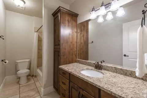 Bath - 1776 S Temple Ct E, Bountiful, UT 84010 photo 4 of 4