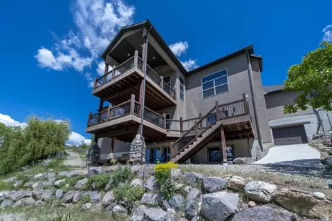 Exterior - 1776 S Temple Ct E, Bountiful, UT 84010 photo 6 of 18