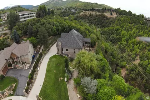 View/Area - 1776 S Temple Ct E, Bountiful, UT 84010 photo 3 of 19