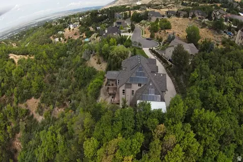 View/Area - 1776 S Temple Ct E, Bountiful, UT 84010 photo 7 of 19