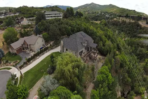 View/Area - 1776 S Temple Ct E, Bountiful, UT 84010 photo 4 of 19