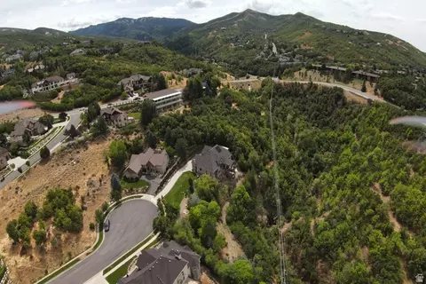 View/Area - 1776 S Temple Ct E, Bountiful, UT 84010 photo 14 of 19
