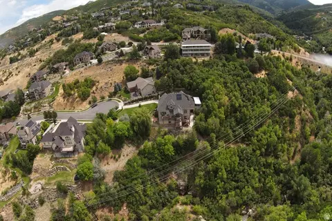 View/Area - 1776 S Temple Ct E, Bountiful, UT 84010 photo 12 of 19