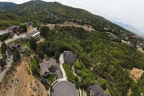 View/Area - 1776 S Temple Ct E, Bountiful, UT 84010 photo 15 of 19