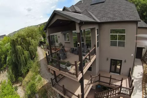 Exterior - 1776 S Temple Ct E, Bountiful, UT 84010 photo 12 of 18