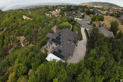 View/Area - 1776 S Temple Ct E, Bountiful, UT 84010 photo 8 of 19