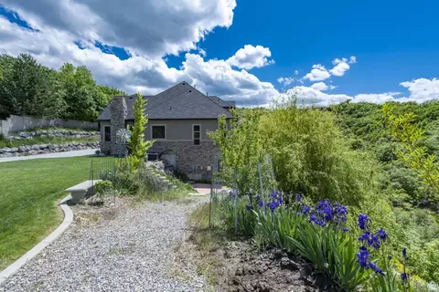 Exterior - 1776 S Temple Ct E, Bountiful, UT 84010 photo 3 of 18