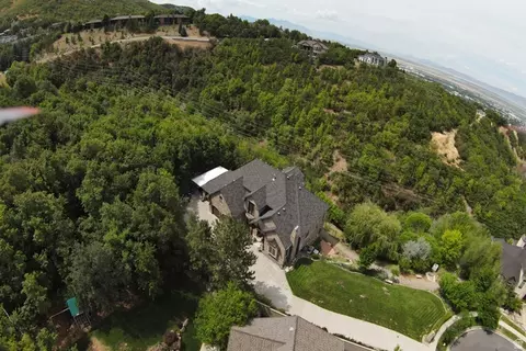 View/Area - 1776 S Temple Ct E, Bountiful, UT 84010 photo 17 of 19
