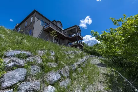 Exterior - 1776 S Temple Ct E, Bountiful, UT 84010 photo 7 of 18