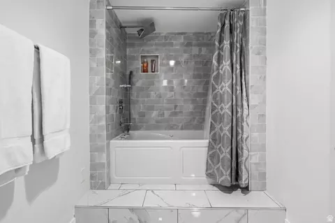 Bath - 2424 E 4430 S, Holladay, UT 84124 photo 4 of 5