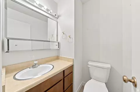 Bath - 5647 S Park Pl E, Holladay, UT 84121 photo 1 of 5