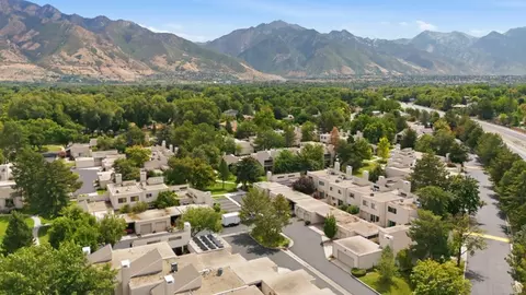 View/Area - 5647 S Park Pl E, Holladay, UT 84121 photo 5 of 6