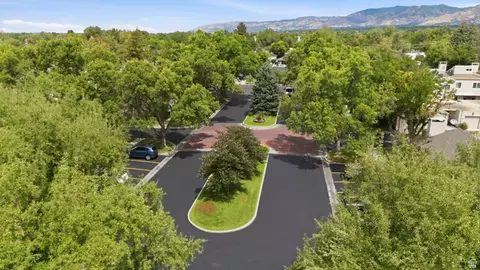 View/Area - 5647 S Park Pl E, Holladay, UT 84121 photo 2 of 6