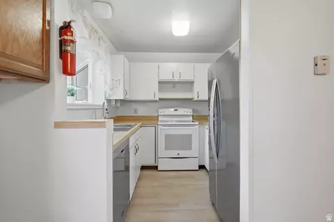 Kitchen - 5647 S Park Pl E, Holladay, UT 84121 photo 1 of 3