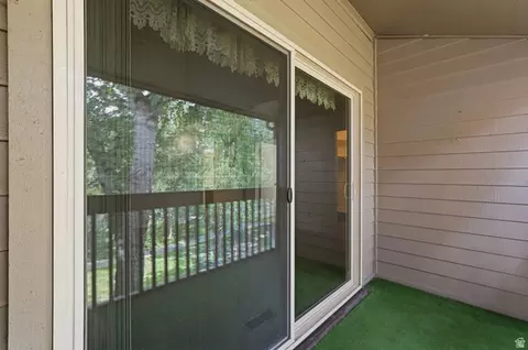 Exterior - 5647 S Park Pl E, Holladay, UT 84121 photo 1 of 7