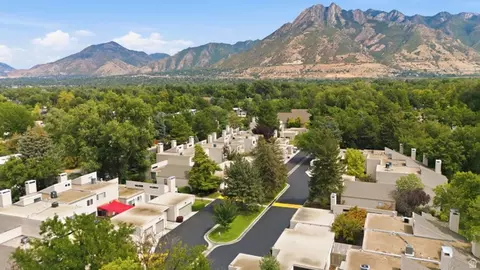 View/Area - 5647 S Park Pl E, Holladay, UT 84121 photo 3 of 6
