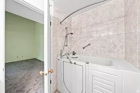 Bath - 5647 S Park Pl E, Holladay, UT 84121 photo 5 of 5