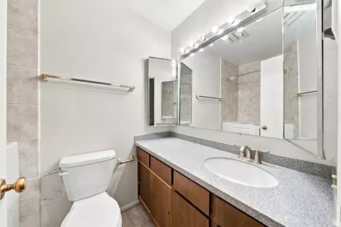 Bath - 5647 S Park Pl E, Holladay, UT 84121 photo 4 of 5