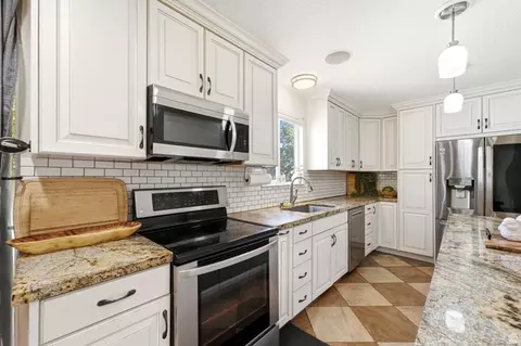 Kitchen - 2951 E Ash Pt N, Eagle Mountain, UT 84005 photo 3 of 3