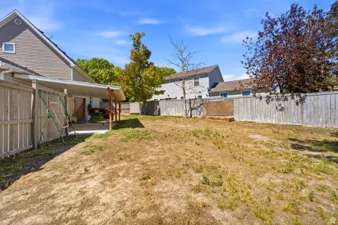 Exterior - 2951 E Ash Pt N, Eagle Mountain, UT 84005 photo 7 of 9