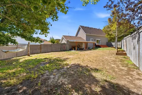 Exterior - 2951 E Ash Pt N, Eagle Mountain, UT 84005 photo 6 of 9