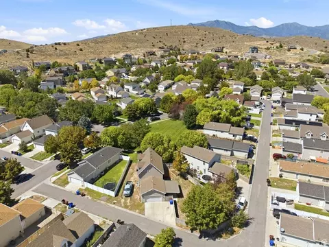 View/Area - 2951 E Ash Pt N, Eagle Mountain, UT 84005 photo 8 of 9