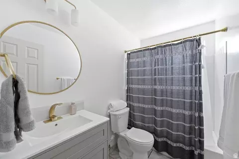 Bath - 2951 E Ash Pt N, Eagle Mountain, UT 84005 photo 2 of 3