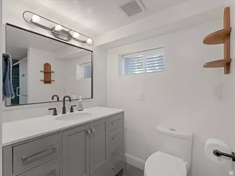 Bath - 1550 E Treeview Dr S, Millcreek, UT 84124 photo 4 of 4
