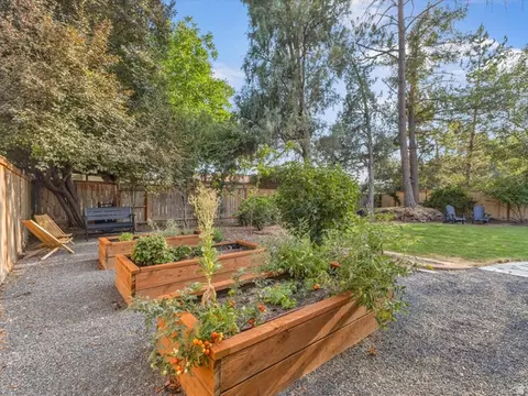 Exterior - 1550 E Treeview Dr S, Millcreek, UT 84124 photo 11 of 16