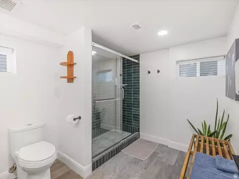 Bath - 1550 E Treeview Dr S, Millcreek, UT 84124 photo 3 of 4