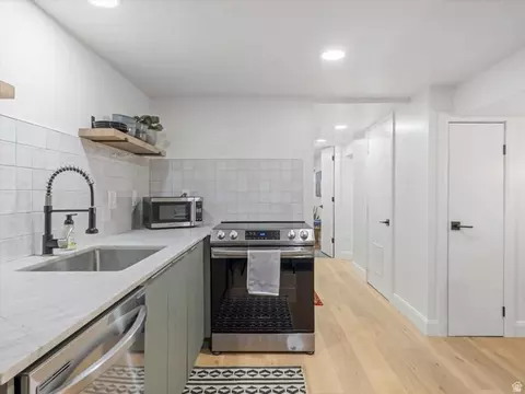 Kitchen - 1550 E Treeview Dr S, Millcreek, UT 84124 photo 3 of 3