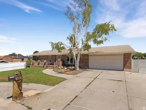 Exterior - 1489 E Verde Cir S, Sandy, UT 84093 photo 8 of 8
