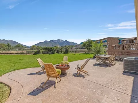 Exterior - 1489 E Verde Cir S, Sandy, UT 84093 photo 1 of 8