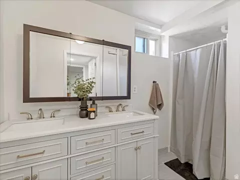 Bath - 1489 E Verde Cir S, Sandy, UT 84093 photo 3 of 3