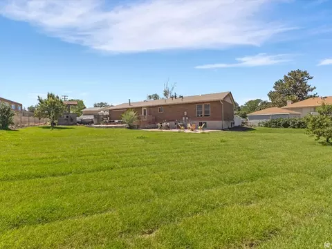 Exterior - 1489 E Verde Cir S, Sandy, UT 84093 photo 6 of 8