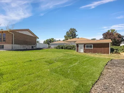 Exterior - 1489 E Verde Cir S, Sandy, UT 84093 photo 7 of 8