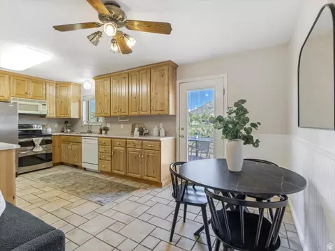 Kitchen - 1489 E Verde Cir S, Sandy, UT 84093 photo 2 of 3
