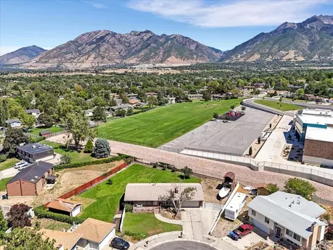 View/Area - 1489 E Verde Cir S, Sandy, UT 84093 photo 4 of 5