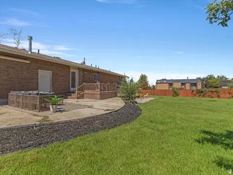 Exterior - 1489 E Verde Cir S, Sandy, UT 84093 photo 3 of 8