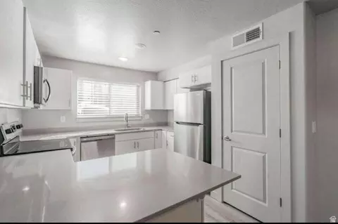 Kitchen - 1167 E Telegraph St, Washington, UT 84780 photo 2 of 3