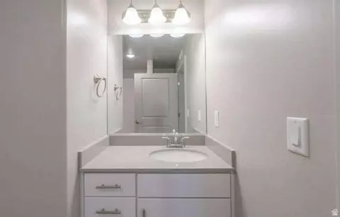Bath - 1167 E Telegraph St, Washington, UT 84780 photo 2 of 2